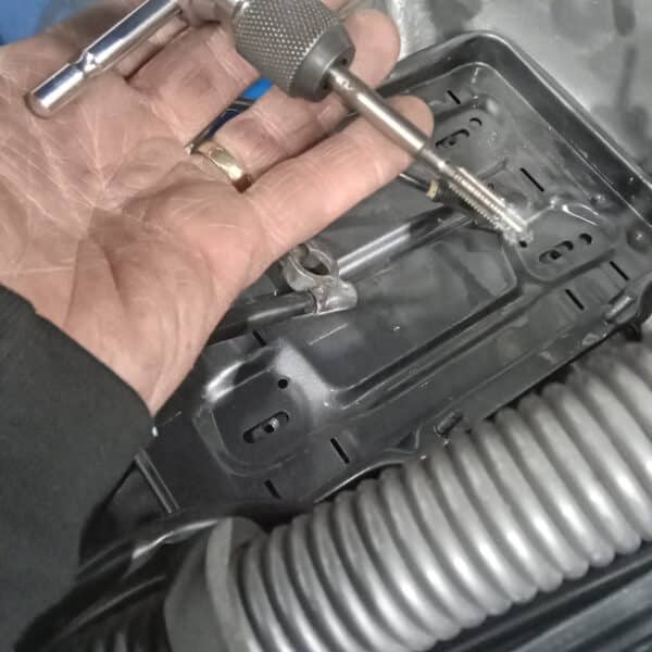 140426 1987 Mercedes 500SL engine bay refit 5