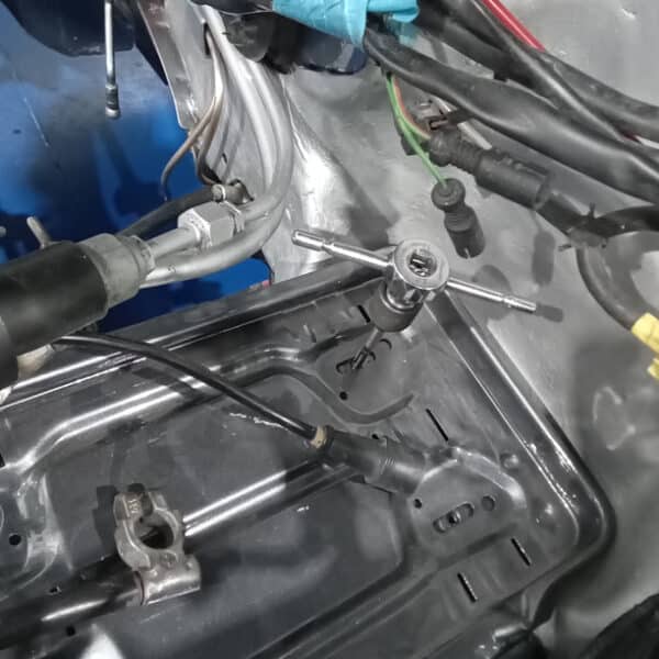 140426 1987 Mercedes 500SL engine bay refit 6