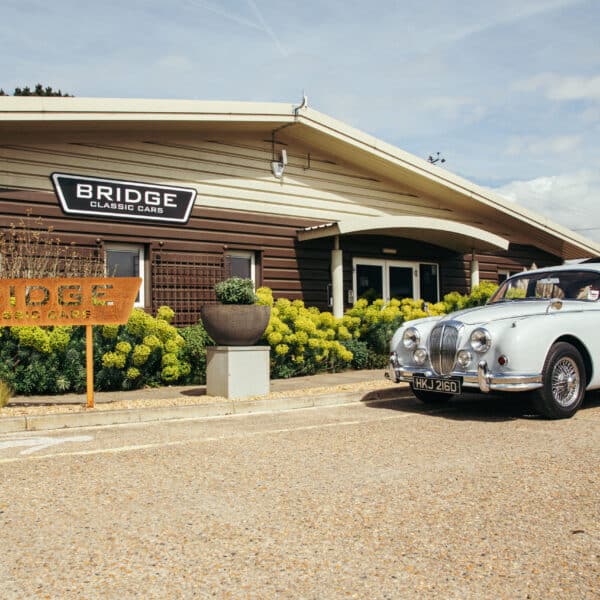 160426 1966 Daimler 250 V8 arrival 1 1