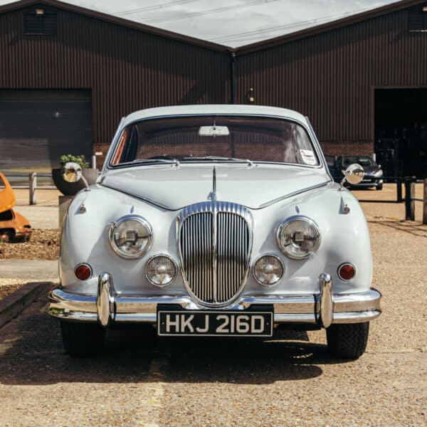 160426 1966 Daimler 250 V8 arrival 2