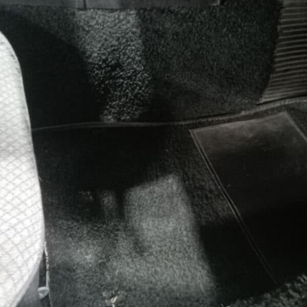 160426 1978 MG B GT Full Service and MOT prep 11