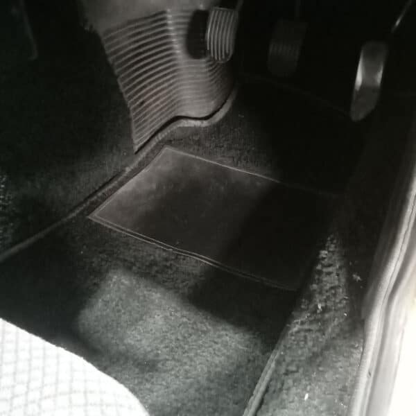 160426 1978 MG B GT Full Service and MOT prep 12