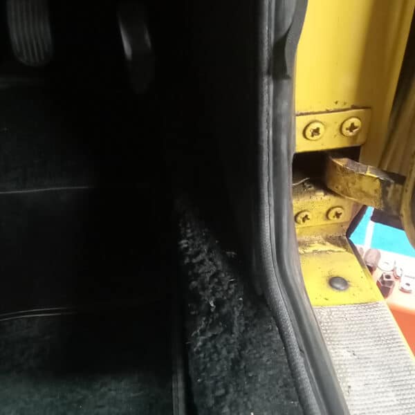 160426 1978 MG B GT Full Service and MOT prep 13