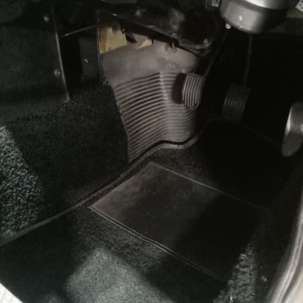 160426 1978 MG B GT Full Service and MOT prep 14