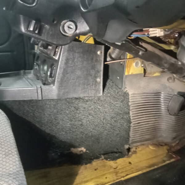 160426 1978 MG B GT Full Service and MOT prep 18