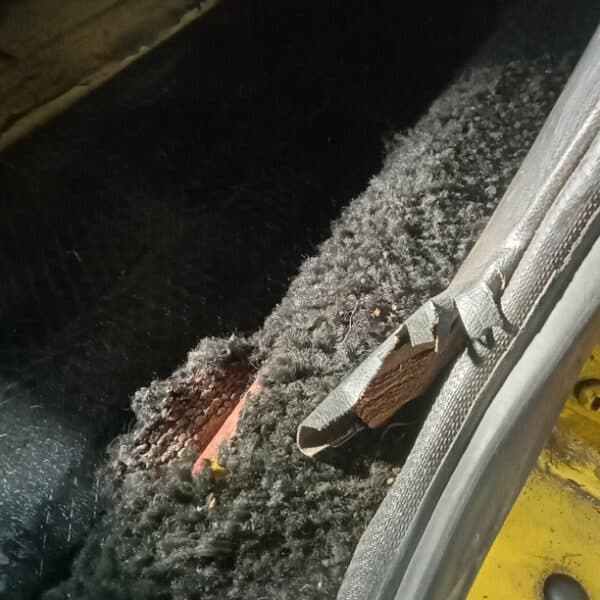 160426 1978 MG B GT Full Service and MOT prep 19