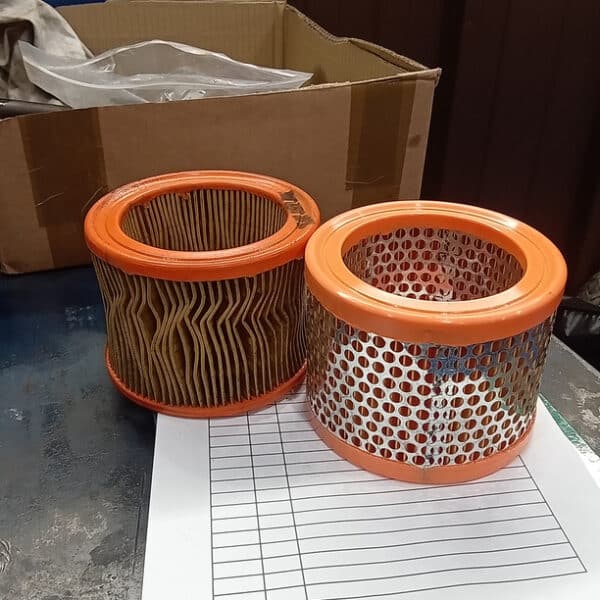 160426 1978 MG B GT Full Service and MOT prep 31