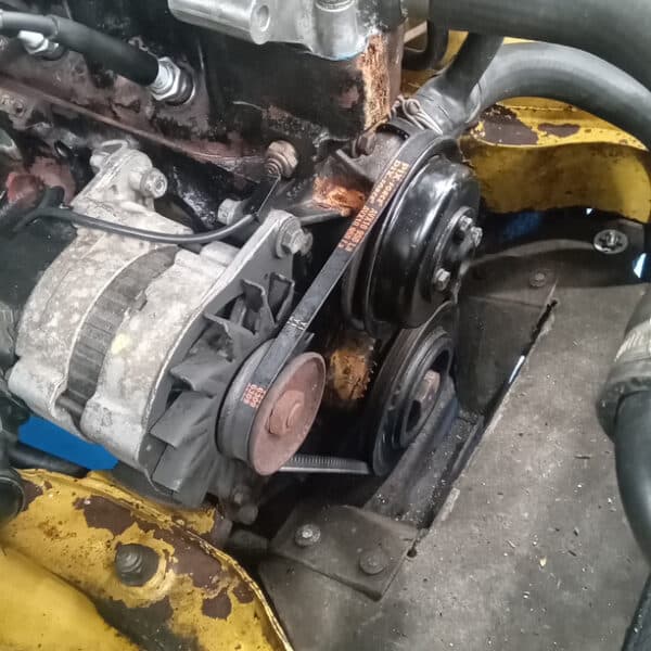 160426 1978 MG B GT Full Service and MOT prep 7