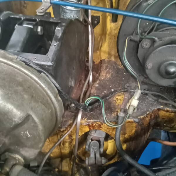 160426 1978 MG B GT Full Service and MOT prep 8