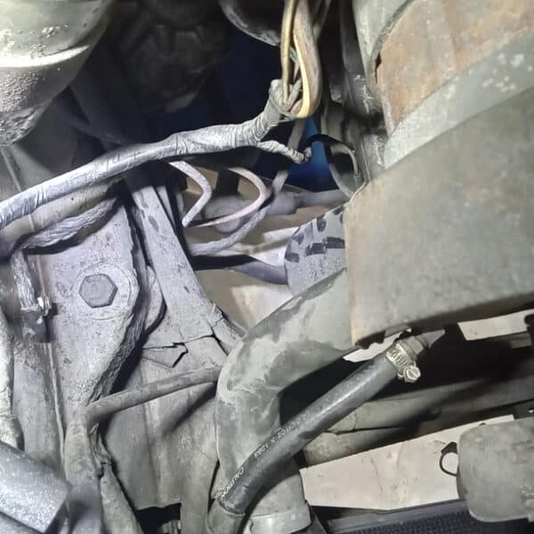 2042026 1972 Rover P5 repairs 10