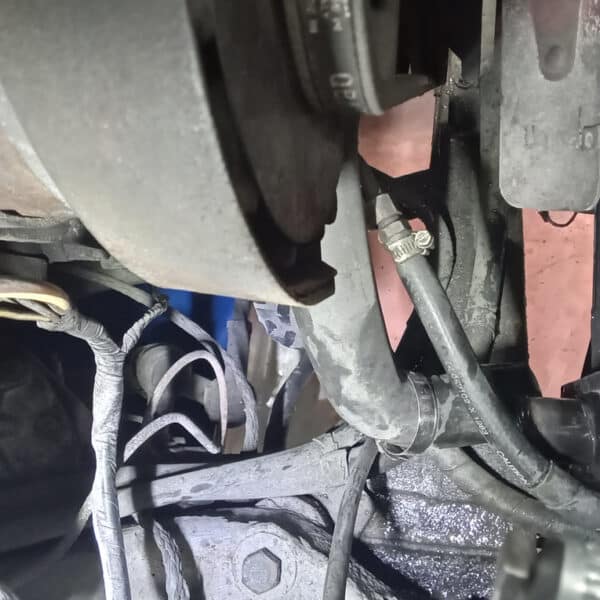 2042026 1972 Rover P5 repairs 12