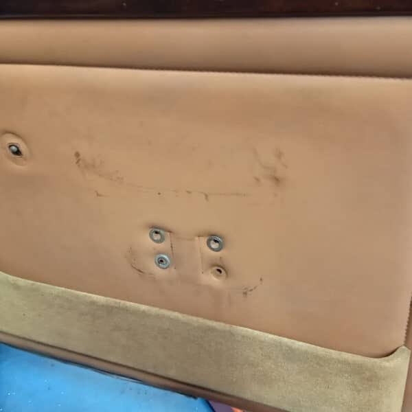 2042026 1972 Rover P5 repairs 16