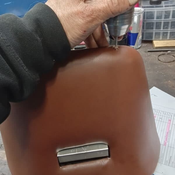 2042026 1972 Rover P5 repairs 18