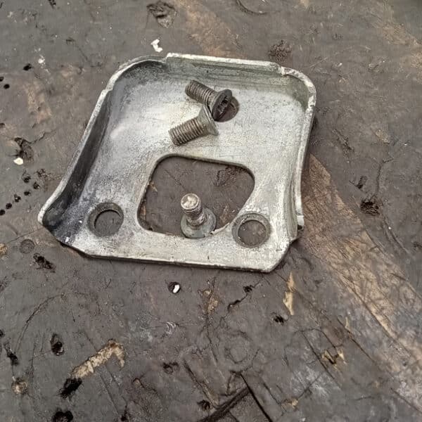 2042026 1972 Rover P5 repairs 25