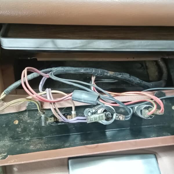 2042026 1972 Rover P5 repairs 3