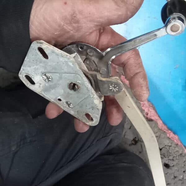 2042026 1972 Rover P5 repairs 32