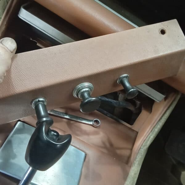 2042026 1972 Rover P5 repairs 4