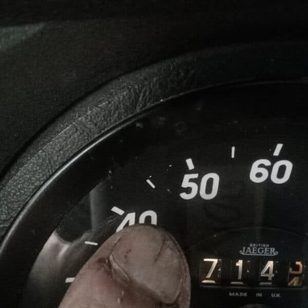 2042026 1972 Rover P5 repairs 6