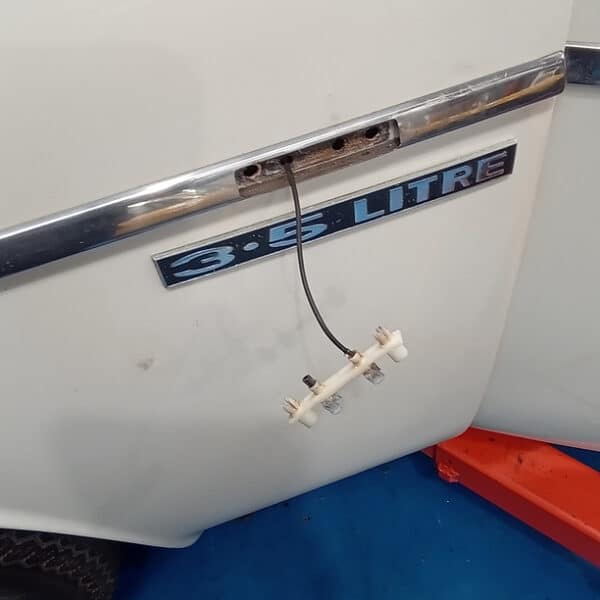 2042026 1972 Rover P5 repairs 8