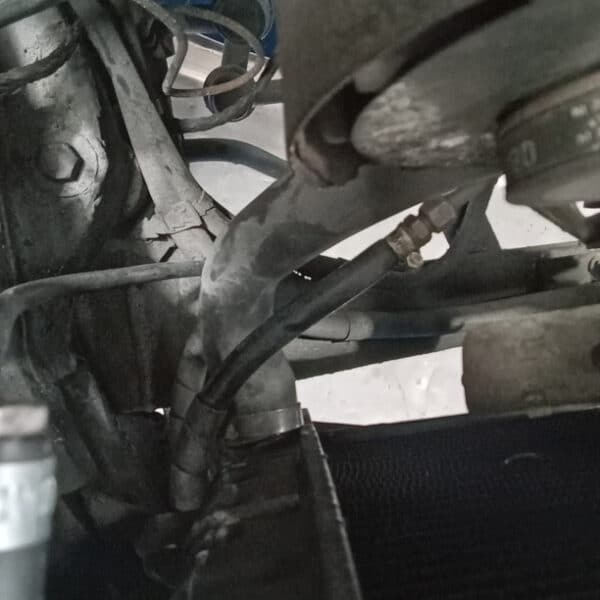 2042026 1972 Rover P5 repairs 9