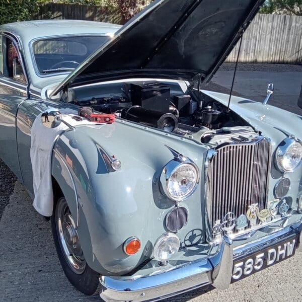 230426 1959 Jaguar MkIX Handbrake and Brake Bleed