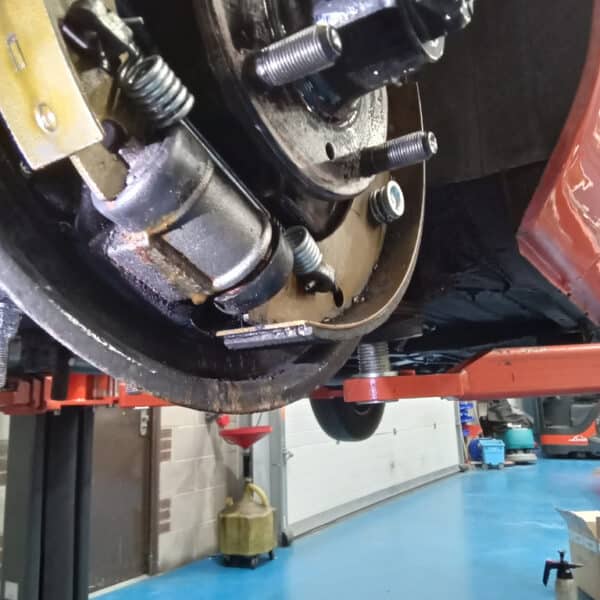 270326 1978 MGB GT Service 6