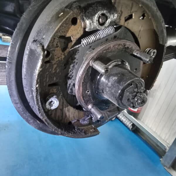 270326 1978 MGB GT Service 7