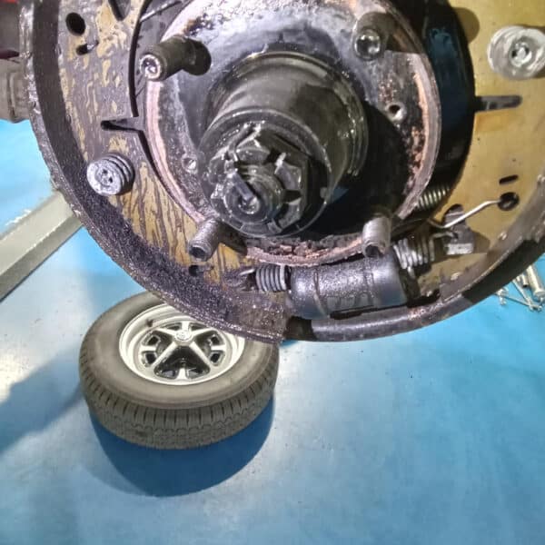 270326 1978 MGB GT Service 8