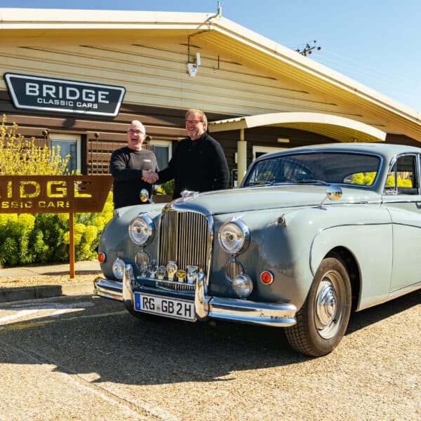 29 April Jaguar car pick up 10