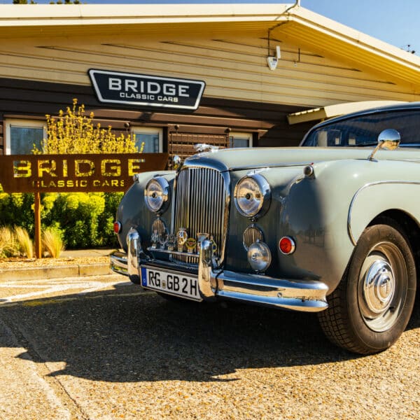 29 April Jaguar car pick up 4