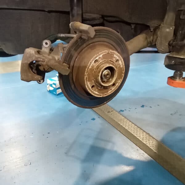 29042026 2010 Renault Wind check over and brakes 3