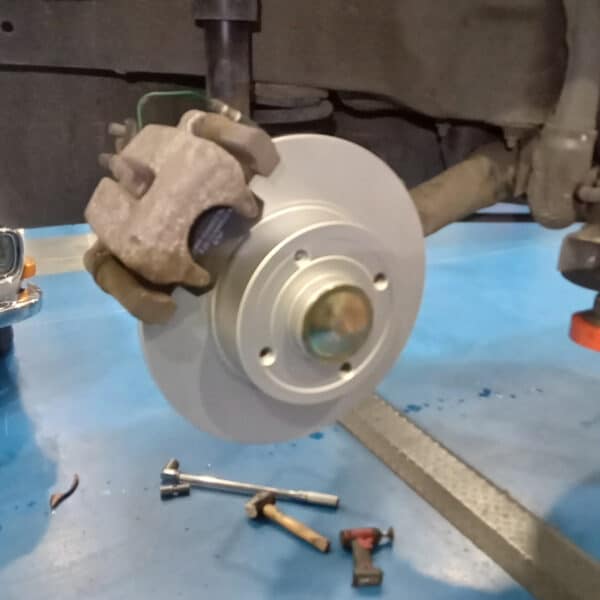 29042026 2010 Renault Wind check over and brakes 5