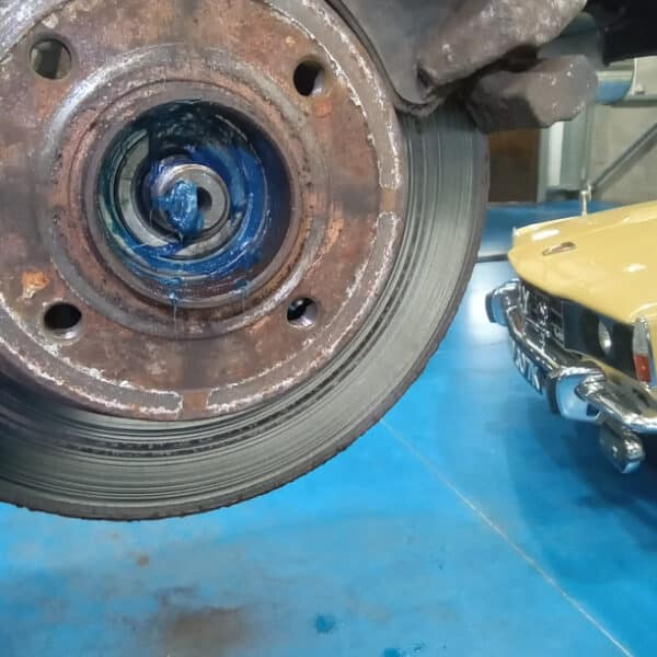 29042026 2010 Renault Wind check over and brakes 6