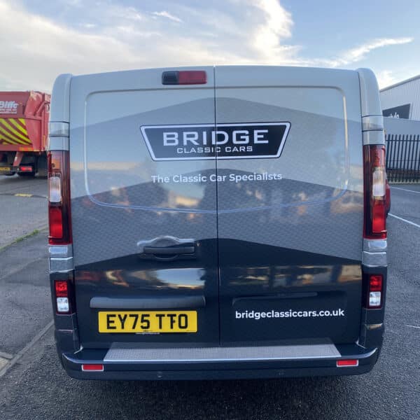 031225 2025 Renault Trafic Graphics Applied 2