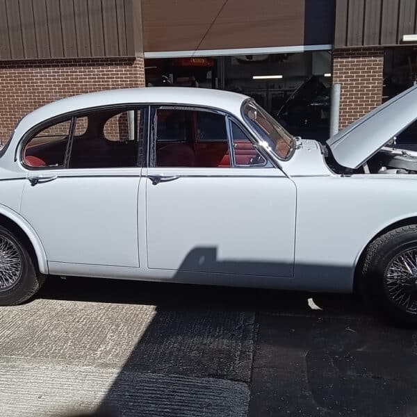 05052026 1966 Daimler V8 250 appraisel 18