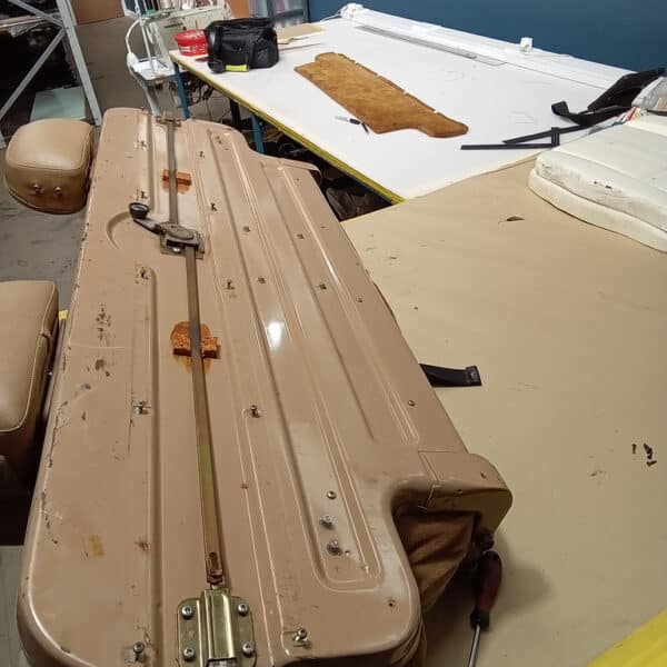 05052026 1982 Range Rover In Vogue seat strip down 10