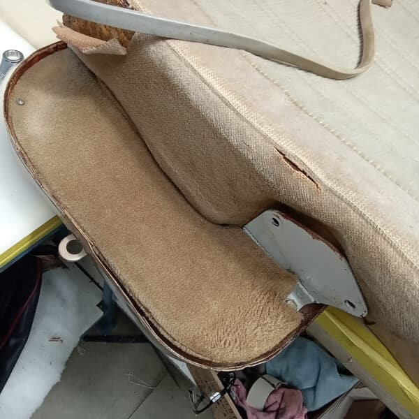 05052026 1982 Range Rover In Vogue seat strip down 11