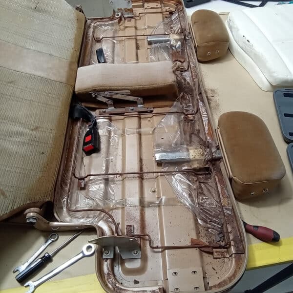 05052026 1982 Range Rover In Vogue seat strip down 16
