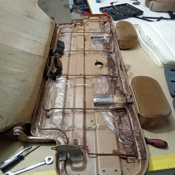 05052026 1982 Range Rover In Vogue seat strip down 19