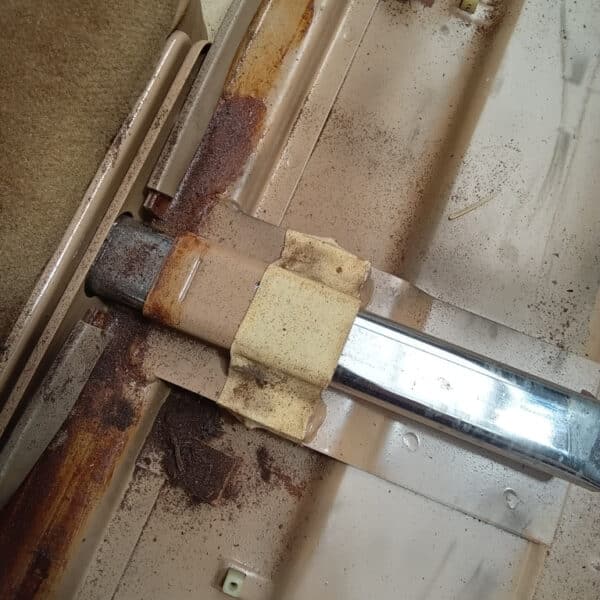 05052026 1982 Range Rover In Vogue seat strip down 20