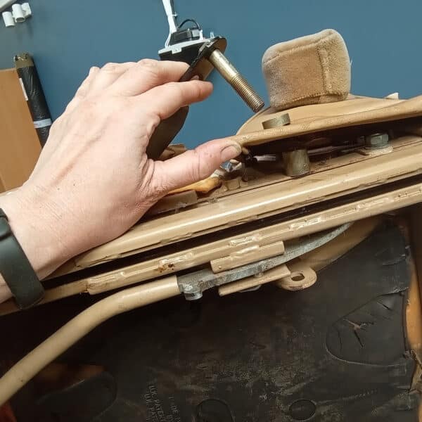 05052026 1982 Range Rover In Vogue seat strip down 4
