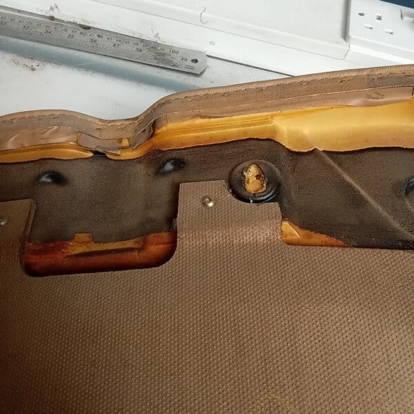 05052026 1982 Range Rover In Vogue seat strip down 5