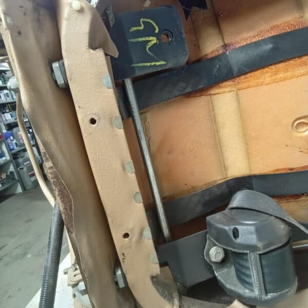 05052026 1982 Range Rover In Vogue seat strip down 7