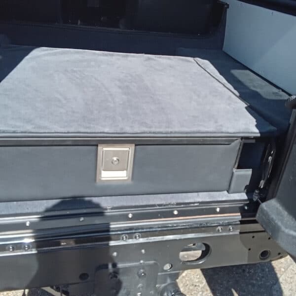 05052026 2010 Land Rover defender storage box 4