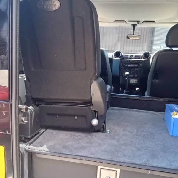 05052026 2010 Land Rover defender storage box 5