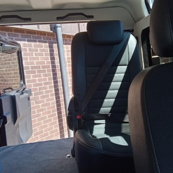 05052026 2010 Land Rover defender storage box 6