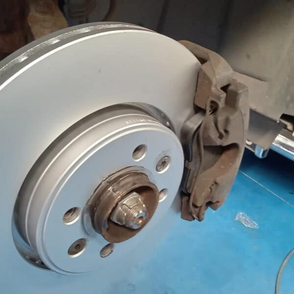 05052026 2010 Renault Wind brakes 2