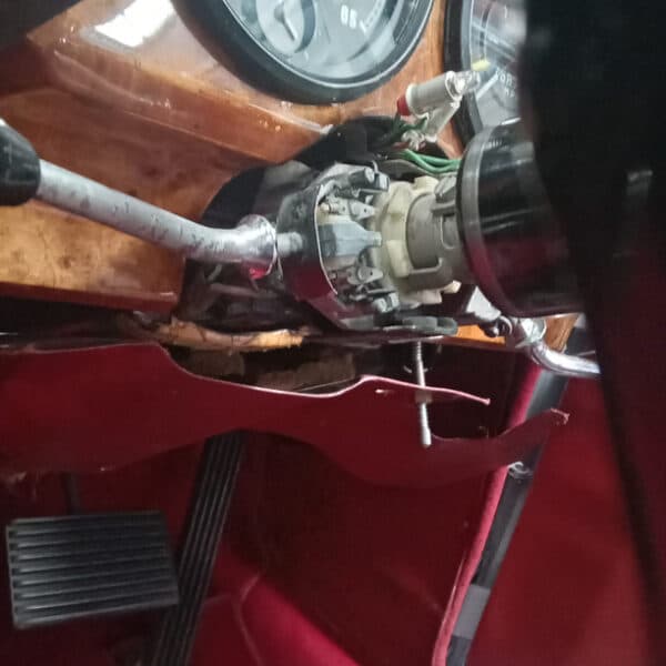 06052026 1966 Daimler V8 250 more repairs 11