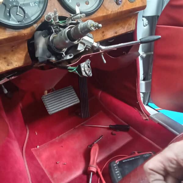 06052026 1966 Daimler V8 250 more repairs 18
