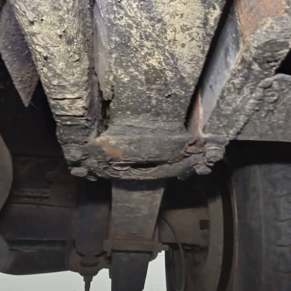 06052026 1966 Daimler V8 250 more repairs 27